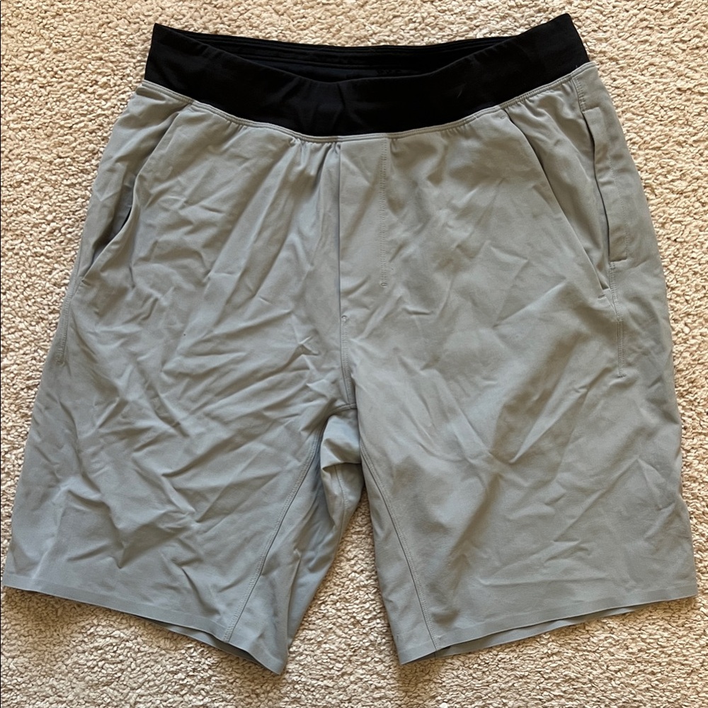Lululemon Men's Gray and Black Shorts